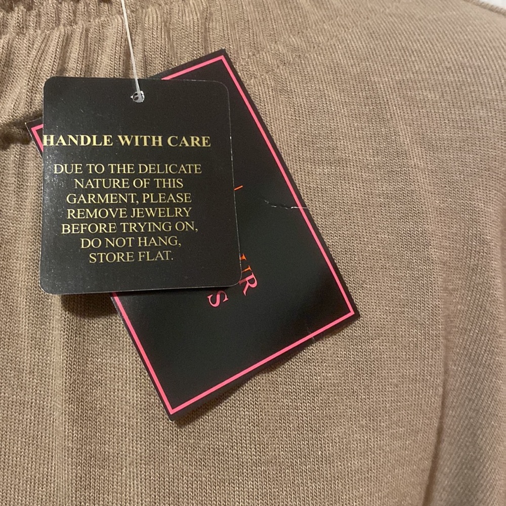 Sweater with tie waist, size XL, new with tags - Picture 3 of 3